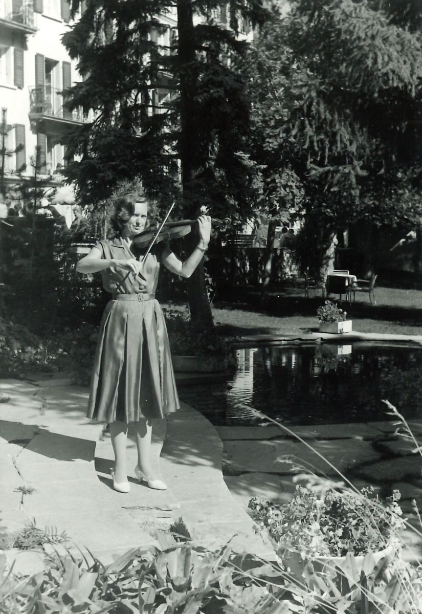 Josette Lavergne as a young violinist in the city park of Ostend. 